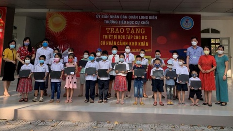 Trao nụ cười qua cơn khốn khó - Ảnh 1. Trao nụ cười qua cơn khốn khó - Ảnh 1.