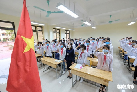 Những học sinh đầu tiên ở Hà Nội quay trở lại trường sau gần 6 tháng ở nhà - Ảnh 5. Những học sinh đầu tiên ở Hà Nội quay trở lại trường sau gần 6 tháng ở nhà - Ảnh 5.