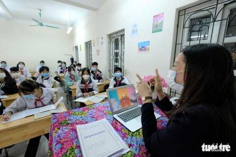 Những học sinh đầu tiên ở Hà Nội quay trở lại trường sau gần 6 tháng ở nhà - Ảnh 7. Những học sinh đầu tiên ở Hà Nội quay trở lại trường sau gần 6 tháng ở nhà - Ảnh 7.