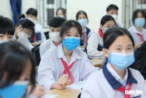 Những học sinh đầu tiên ở Hà Nội quay trở lại trường sau gần 6 tháng ở nhà - Ảnh 6. Những học sinh đầu tiên ở Hà Nội quay trở lại trường sau gần 6 tháng ở nhà - Ảnh 6.