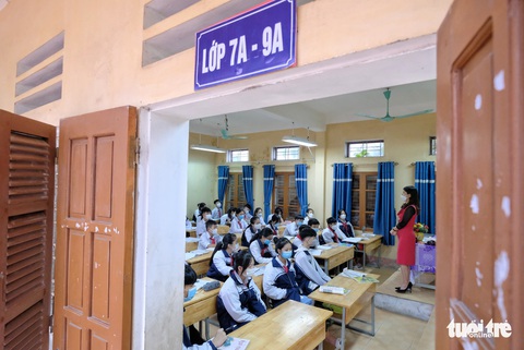 Những học sinh đầu tiên ở Hà Nội quay trở lại trường sau gần 6 tháng ở nhà - Ảnh 8. Những học sinh đầu tiên ở Hà Nội quay trở lại trường sau gần 6 tháng ở nhà - Ảnh 8.