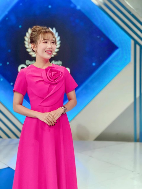 Mỹ Anh trình diễn tại lễ hội âm nhạc ở Mỹ, Ngọc Sơn sáng tác ca khúc tri ân tuyến đầu chống dịch - Ảnh 4. Mỹ Anh trình diễn tại lễ hội âm nhạc ở Mỹ, Ngọc Sơn sáng tác ca khúc tri ân tuyến đầu chống dịch - Ảnh 4.