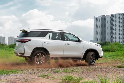 Toyota tung ưu đãi ‘khủng’ - Fortuner tiếp tục ‘hút sóng’ - Ảnh 4. Toyota tung ưu đãi ‘khủng’ - Fortuner tiếp tục ‘hút sóng’ - Ảnh 4.