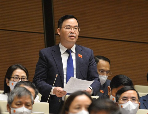 Đại biểu đề nghị nâng trần nợ công để tăng tiền an sinh, hỗ trợ người lao động - Ảnh 1. Đại biểu đề nghị nâng trần nợ công để tăng tiền an sinh, hỗ trợ người lao động - Ảnh 1.