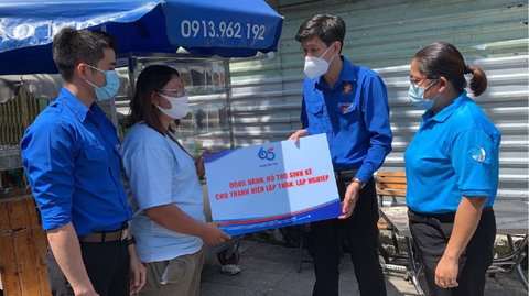 Trao cần câu mưu sinh sau mở cửa - Ảnh 1. Trao cần câu mưu sinh sau mở cửa - Ảnh 1.