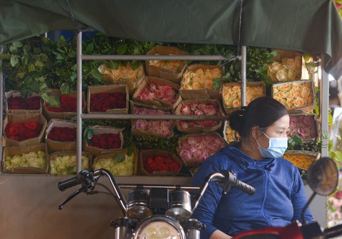 Thủ tướng ra quyết định 33, thêm nhiều người nhận hỗ trợ từ gói 26.000 tỉ đồng - Ảnh 1. Thủ tướng ra quyết định 33, thêm nhiều người nhận hỗ trợ từ gói 26.000 tỉ đồng - Ảnh 1.