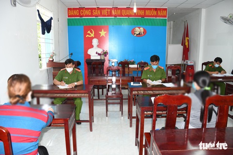 100 người tố cáo nữ chủ hụi lừa đảo chiếm đoạt trên 32 tỉ đồng - Ảnh 1. 100 người tố cáo nữ chủ hụi lừa đảo chiếm đoạt trên 32 tỉ đồng - Ảnh 1.