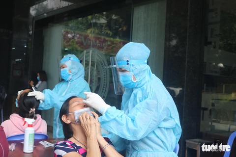 Nhức đầu, ù tai sau khi ngoáy mũi: Không liên quan đến việc lấy mẫu xét nghiệm - Ảnh 1. Nhức đầu, ù tai sau khi ngoáy mũi: Không liên quan đến việc lấy mẫu xét nghiệm - Ảnh 1.