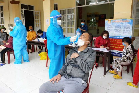 Mỗi gia đình mua vài bộ kit test như mua thuốc phòng cảm cúm - Ảnh 1. Mỗi gia đình mua vài bộ kit test như mua thuốc phòng cảm cúm - Ảnh 1.