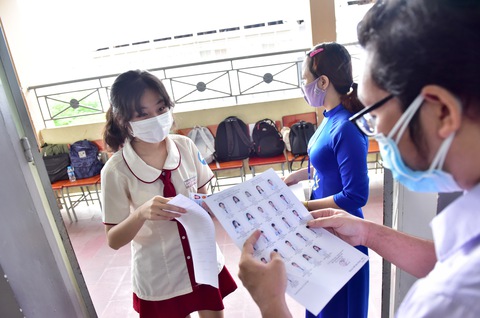 Bộ trưởng GD-ĐT trả lời chất vấn Quốc hội: Giáo viên, học sinh kiến nghị gì? - Ảnh 1.