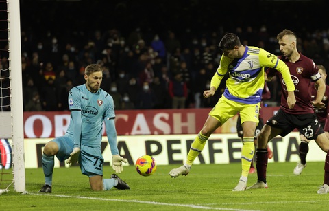 Dybala ghi bàn và đá hỏng penalty trong chiến thắng của Juventus - Ảnh 2. Dybala ghi bàn và đá hỏng penalty trong chiến thắng của Juventus - Ảnh 2.