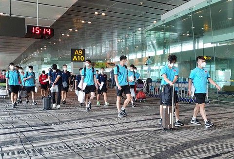 Đến Singapore đang chờ kết quả xét nghiệm, tuyển Việt Nam tập luyện từ 2-12 - Ảnh 1. Đến Singapore đang chờ kết quả xét nghiệm, tuyển Việt Nam tập luyện từ 2-12 - Ảnh 1.
