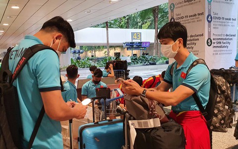 Đến Singapore đang chờ kết quả xét nghiệm, tuyển Việt Nam tập luyện từ 2-12 - Ảnh 3. Đến Singapore đang chờ kết quả xét nghiệm, tuyển Việt Nam tập luyện từ 2-12 - Ảnh 3.