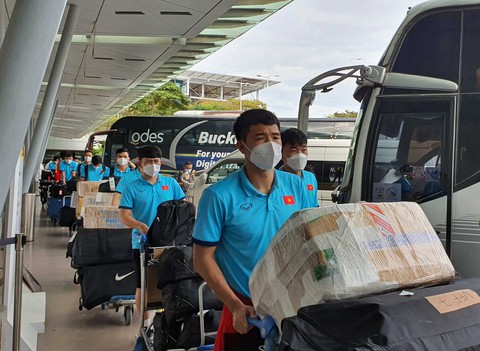 Đến Singapore đang chờ kết quả xét nghiệm, tuyển Việt Nam tập luyện từ 2-12 - Ảnh 4. Đến Singapore đang chờ kết quả xét nghiệm, tuyển Việt Nam tập luyện từ 2-12 - Ảnh 4.