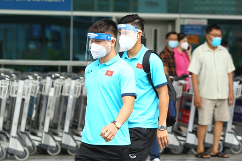Thầy trò ông Park lên đường sang Singapore dự AFF Cup 2020 - Ảnh 3. Thầy trò ông Park lên đường sang Singapore dự AFF Cup 2020 - Ảnh 3.