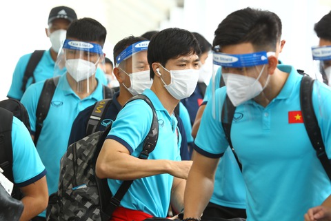 Thầy trò ông Park lên đường sang Singapore dự AFF Cup 2020 - Ảnh 4. Thầy trò ông Park lên đường sang Singapore dự AFF Cup 2020 - Ảnh 4.