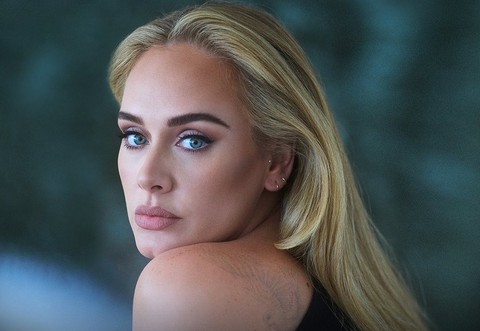 Adele biểu diễn dài hạn ở Las Vegas, không còn sợ sân khấu? - Ảnh 1. Adele biểu diễn dài hạn ở Las Vegas, không còn sợ sân khấu? - Ảnh 1.