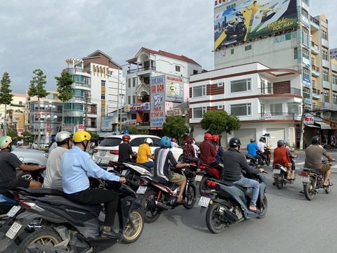 Sóc Trăng: Sau 15-12, ai chưa tiêm vắc xin miễn ra khỏi địa bàn cư trú - Ảnh 1. Sóc Trăng: Sau 15-12, ai chưa tiêm vắc xin miễn ra khỏi địa bàn cư trú - Ảnh 1.