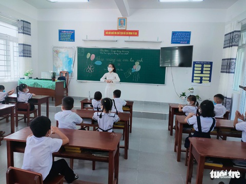 Đà Nẵng cho học sinh lớp 1 học trực tiếp, phụ huynh người muốn người không - Ảnh 1. Đà Nẵng cho học sinh lớp 1 học trực tiếp, phụ huynh người muốn người không - Ảnh 1.
