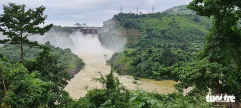 Nước về quá lớn, các thủy điện trên sông Sêrêpốk tiếp tục xả lũ - Ảnh 2. Nước về quá lớn, các thủy điện trên sông Sêrêpốk tiếp tục xả lũ - Ảnh 2.