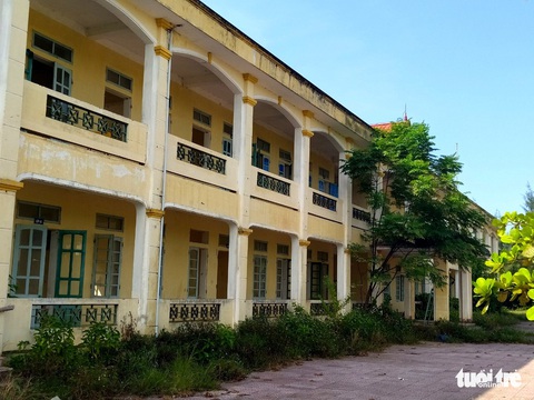 Nhếch nhác tại các ngôi trường bỏ hoang sau sáp nhập - Ảnh 3. Nhếch nhác tại các ngôi trường bỏ hoang sau sáp nhập - Ảnh 3.