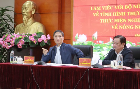 Nông dân còn yếu thế, phải tìm giải pháp giảm khoảng cách đô thị - nông thôn - Ảnh 1. Nông dân còn yếu thế, phải tìm giải pháp giảm khoảng cách đô thị - nông thôn - Ảnh 1.