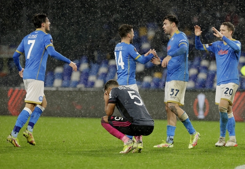 Đang đầu bảng, Leicester bị đá văng khỏi Europa League - Ảnh 1. Đang đầu bảng, Leicester bị đá văng khỏi Europa League - Ảnh 1.
