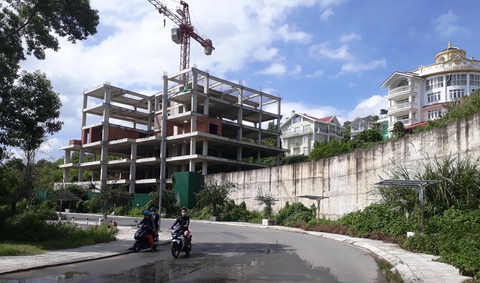 Cưỡng chế tháo dỡ hàng loạt biệt thự vi phạm tại Ocean View Nha Trang - Ảnh 2. Cưỡng chế tháo dỡ hàng loạt biệt thự vi phạm tại Ocean View Nha Trang - Ảnh 2.