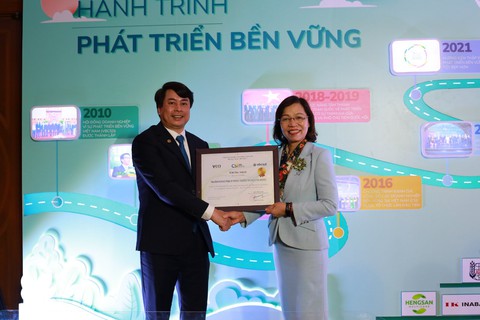 HDBank 3 năm liền là doanh nghiệp bền vững và công ty niêm yết tốt nhất - Ảnh 2. HDBank 3 năm liền là doanh nghiệp bền vững và công ty niêm yết tốt nhất - Ảnh 2.