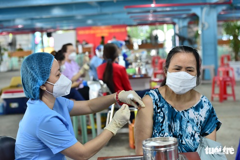 Sáng 10-12, những mũi tiêm vắc xin liều nhắc lại, bổ sung ở TP.HCM bắt đầu - Ảnh 1. Sáng 10-12, những mũi tiêm vắc xin liều nhắc lại, bổ sung ở TP.HCM bắt đầu - Ảnh 1.