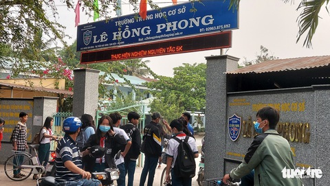 An Giang, Đồng Tháp sẽ cho học sinh lớp 12 trở lại trường cuối tháng 12 - Ảnh 2. An Giang, Đồng Tháp sẽ cho học sinh lớp 12 trở lại trường cuối tháng 12 - Ảnh 2.