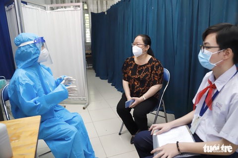 TP.HCM: Nhiều trường diễn tập phòng chống dịch trước khi học sinh trở lại - Ảnh 4. TP.HCM: Nhiều trường diễn tập phòng chống dịch trước khi học sinh trở lại - Ảnh 4.