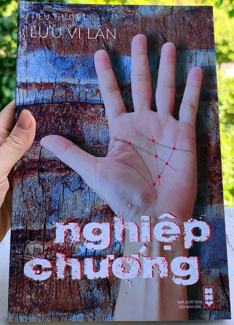 Hội Nhà văn TP.HCM vinh danh nhà văn Lê Văn Nghĩa với giải thưởng Cống hiến - Ảnh 3. Hội Nhà văn TP.HCM vinh danh nhà văn Lê Văn Nghĩa với giải thưởng Cống hiến - Ảnh 3.
