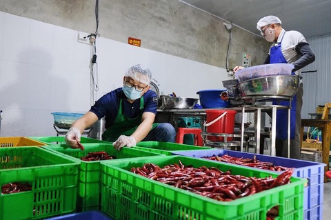 Doanh nghiệp Việt hưởng lợi trên các sàn TMĐT dịp cuối năm - Ảnh 2. Doanh nghiệp Việt hưởng lợi trên các sàn TMĐT dịp cuối năm - Ảnh 2.