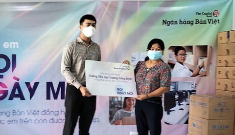 Ngân hàng Bản Việt: Triển khai hoạt động cộng đồng Cùng em Gọi ngày mới, tại 27 tỉnh, thành phố - Ảnh 1. Ngân hàng Bản Việt: Triển khai hoạt động cộng đồng Cùng em Gọi ngày mới, tại 27 tỉnh, thành phố - Ảnh 1.