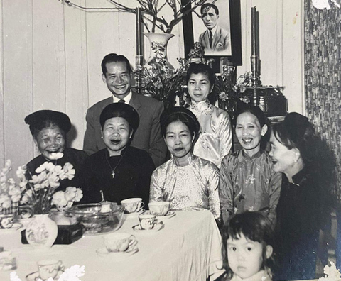 Chuyện đời ở những chung cư xưa cũ - Kỳ 2: 100 năm vọng người xưa ở góc chung cư cổ - Ảnh 2. Chuyện đời ở những chung cư xưa cũ - Kỳ 2: 100 năm vọng người xưa ở góc chung cư cổ - Ảnh 2.