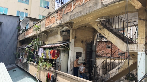 Chuyện đời ở những chung cư xưa cũ - Kỳ 1: Chung cư 130 tuổi ở phố tài chính Sài Gòn - Ảnh 1. Chuyện đời ở những chung cư xưa cũ - Kỳ 1: Chung cư 130 tuổi ở phố tài chính Sài Gòn - Ảnh 1.