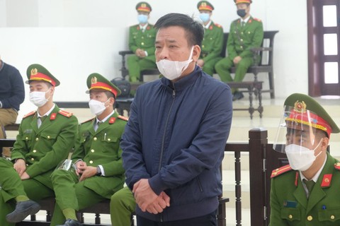 Xét xử ông Nguyễn Đức Chung: Tuyên án vào chiều 13-12 - Ảnh 2. Xét xử ông Nguyễn Đức Chung: Tuyên án vào chiều 13-12 - Ảnh 2.