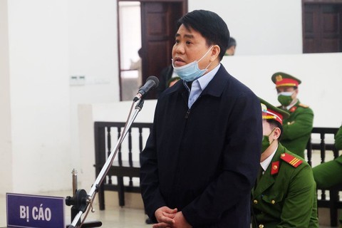 Cựu chủ tịch TP Hà Nội Nguyễn Đức Chung bị tuyên án 8 năm tù - Ảnh 1. Cựu chủ tịch TP Hà Nội Nguyễn Đức Chung bị tuyên án 8 năm tù - Ảnh 1.