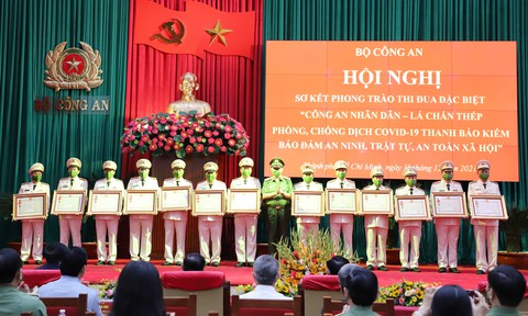 Công an An Giang vinh dự nhận Huân chương Chiến công hạng nhì - Ảnh 1. Công an An Giang vinh dự nhận Huân chương Chiến công hạng nhì - Ảnh 1.