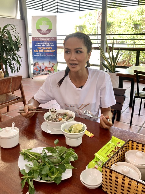 Google treo doodle phở ở 20 quốc gia, vinh danh phở Việt - Ảnh 3. Google treo doodle phở ở 20 quốc gia, vinh danh phở Việt - Ảnh 3.