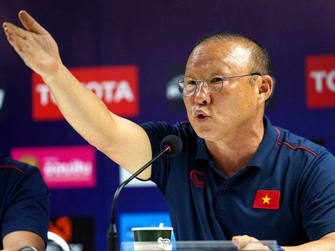 Malaysia dọa bỏ giải nếu không được bổ sung cầu thủ, thầy Park đáp: Không hợp lý - Ảnh 1. Malaysia dọa bỏ giải nếu không được bổ sung cầu thủ, thầy Park đáp: Không hợp lý - Ảnh 1.