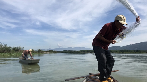 Lên núi làm ngư dân Biển Lạc - Ảnh 1. Lên núi làm ngư dân Biển Lạc - Ảnh 1.