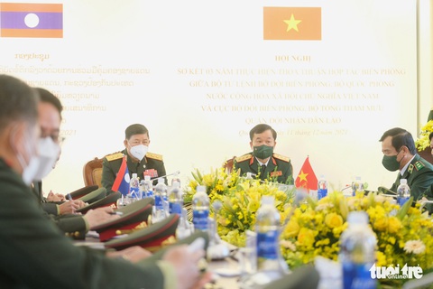 Lãnh đạo cấp cao quân đội Việt - Lào gặp nhau tại cửa khẩu Lao Bảo, nhấn mạnh hợp tác chống tội phạm - Ảnh 3. Lãnh đạo cấp cao quân đội Việt - Lào gặp nhau tại cửa khẩu Lao Bảo, nhấn mạnh hợp tác chống tội phạm - Ảnh 3.