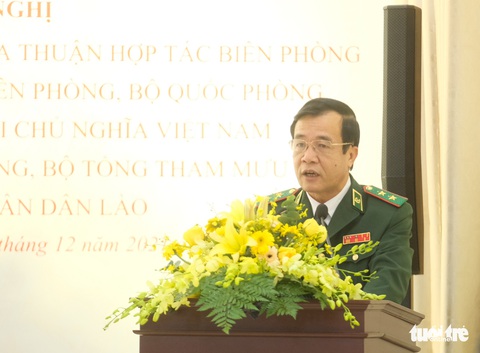 Lãnh đạo cấp cao quân đội Việt - Lào gặp nhau tại cửa khẩu Lao Bảo, nhấn mạnh hợp tác chống tội phạm - Ảnh 4. Lãnh đạo cấp cao quân đội Việt - Lào gặp nhau tại cửa khẩu Lao Bảo, nhấn mạnh hợp tác chống tội phạm - Ảnh 4.