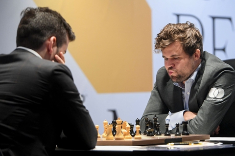 Carlsen thắng ván cờ triệu USD - Ảnh 1. Carlsen thắng ván cờ triệu USD - Ảnh 1.