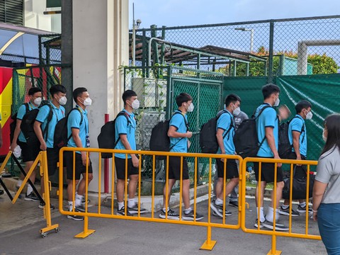 Nhiều cổ động viên đổ về Bishan, sẵn sàng tiếp lửa tuyển Việt Nam đấu Malaysia - Ảnh 6. Nhiều cổ động viên đổ về Bishan, sẵn sàng tiếp lửa tuyển Việt Nam đấu Malaysia - Ảnh 6.