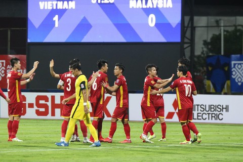 Thắng dễ Malaysia, nói đến chữ đẳng cấp được chưa? - Ảnh 4. Thắng dễ Malaysia, nói đến chữ đẳng cấp được chưa? - Ảnh 4.