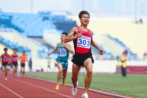 Lê Tiến Long xô đổ nhà vô địch SEA Games Đỗ Quốc Luật - Ảnh 1. Lê Tiến Long xô đổ nhà vô địch SEA Games Đỗ Quốc Luật - Ảnh 1.