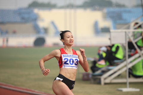 Lê Tiến Long xô đổ nhà vô địch SEA Games Đỗ Quốc Luật - Ảnh 2. Lê Tiến Long xô đổ nhà vô địch SEA Games Đỗ Quốc Luật - Ảnh 2.